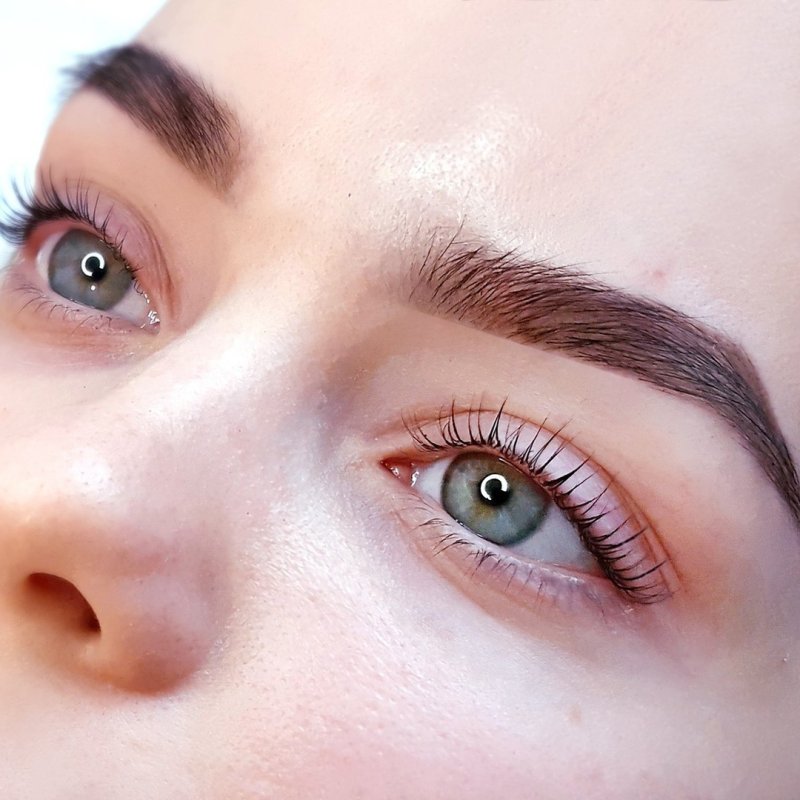 Ламинирование ресниц с окрашиванием краской