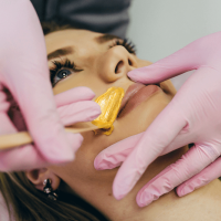 Депиляция одной зоны на лице воском 