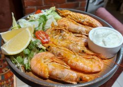 Лангустин на гриле.Grilled langoustine