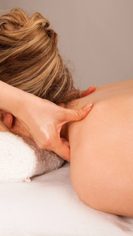 Массаж головы и воротниковой зоны 