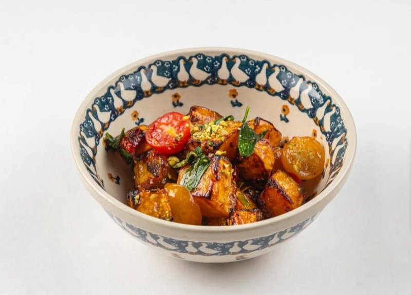 Печёная тыква с томатами черри