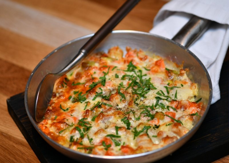 Рагу из кролика со сметаной и овощами