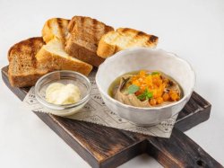 Паштет из куриной печени с тыквенным конфитюром