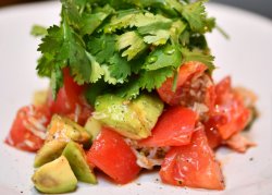 Салат с крабом и авокадо