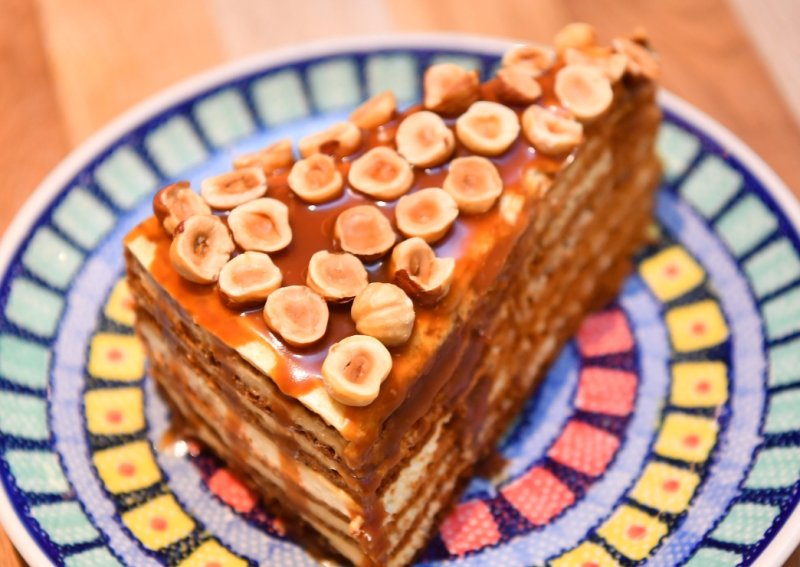 Торт медовик с солёной карамелью