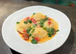 Равиоли с креветками и песто