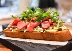 Брускетта с ростбифом