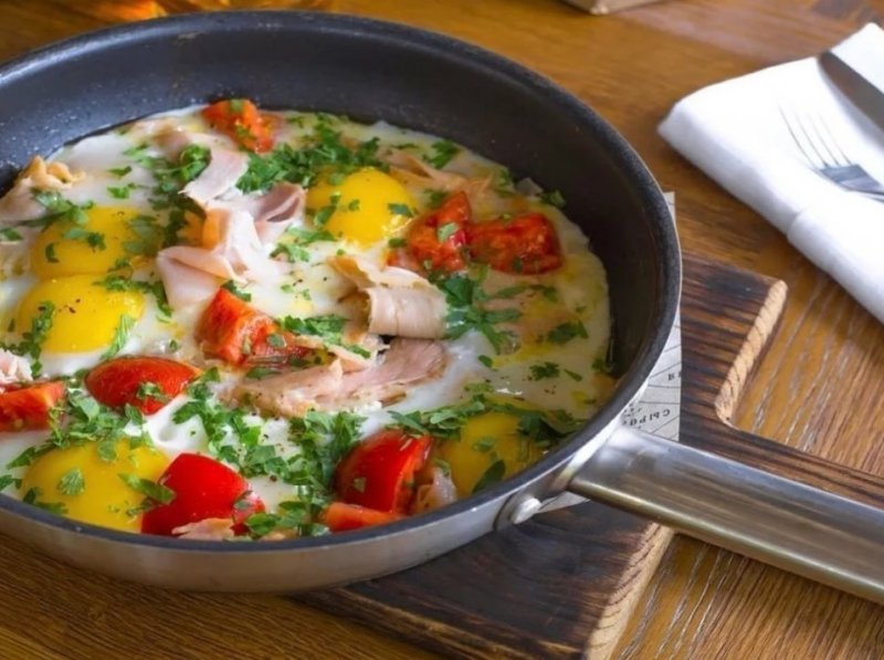 Омлет/Яичница с тамбовским окороком и томатами