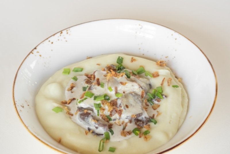 Бефстрогонов с пюре