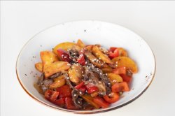 Говядина с соусом демиглас и карт дольками