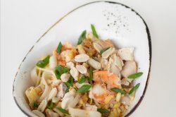 Лапша пад тай с курицей и креветками