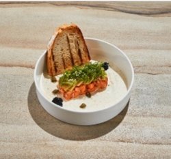 Рубленный стейк из лосося с соусом шампань