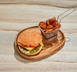 Чикенбургер и картофель