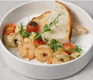 Омлет со шпинатом и креветками