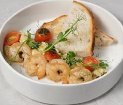 Омлет со шпинатом и креветками