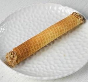 Трубочка со сгущенкой и грецким орехом