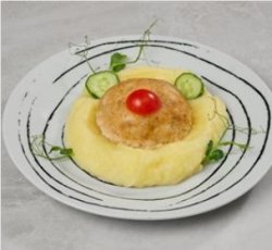 Картофельное пюре с куриным биточком