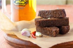 Гренки из бородинского хлеба с чесноком