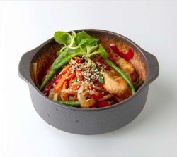 Вок с курицей и соусом унаги