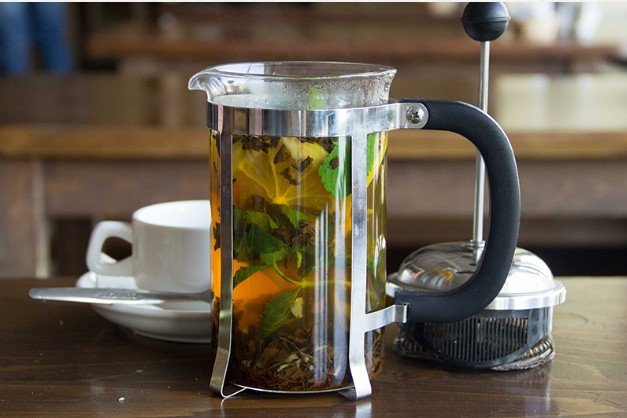 Листовой чай во френч-прессе