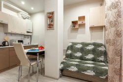 Deluxe Apartment на Тростниковой