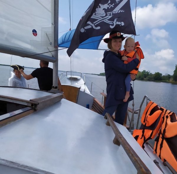 Алиса . Яхта